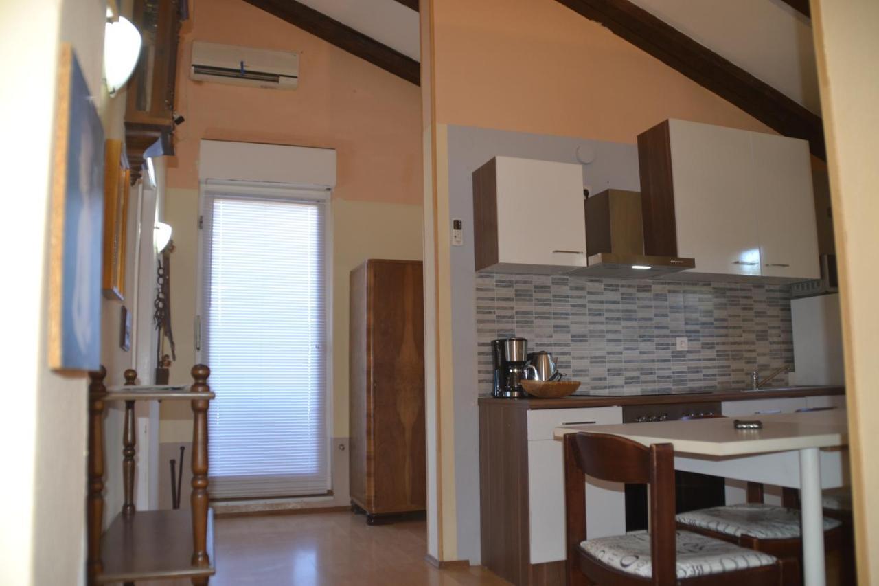 Villa Valkane Pet Friendly 150M From The Stunning Valkane Beach, City Indoor Pools-Fitness And City Mall Pula Exteriör bild